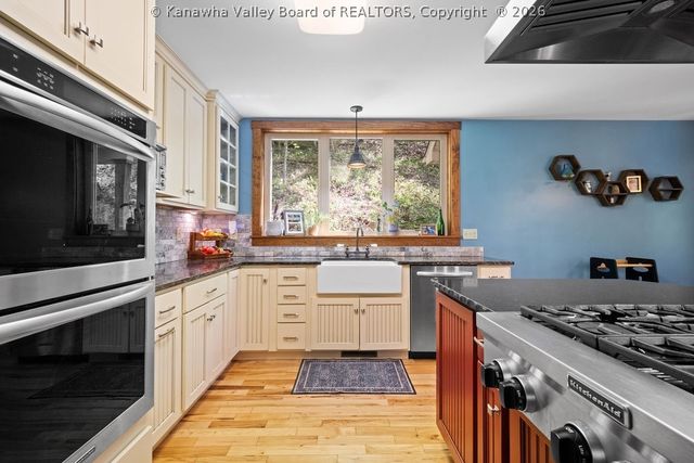395 Long Branch Road, Charleston, WV 25314