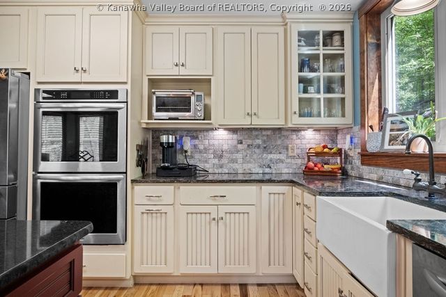395 Long Branch Road, Charleston, WV 25314