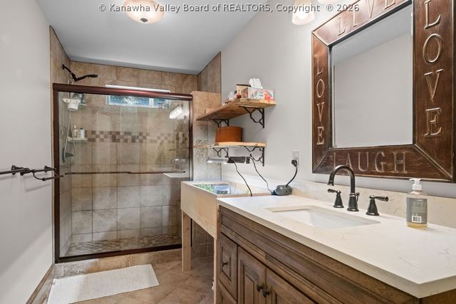 395 Long Branch Road, Charleston, WV 25314