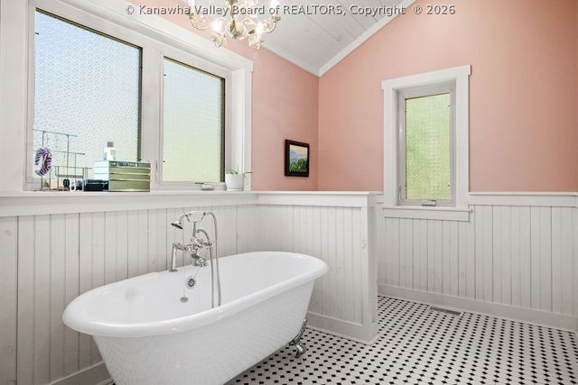 395 Long Branch Road, Charleston, WV 25314