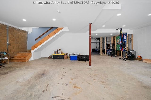 395 Long Branch Road, Charleston, WV 25314