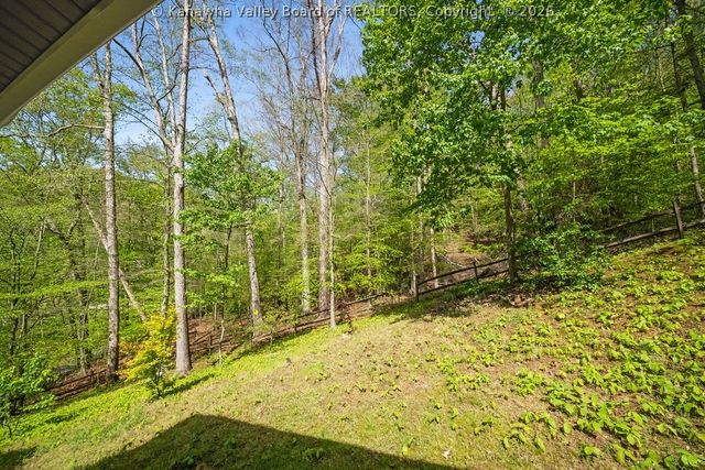 395 Long Branch Road, Charleston, WV 25314