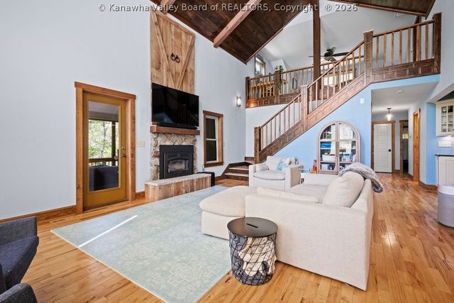 395 Long Branch Road, Charleston, WV 25314