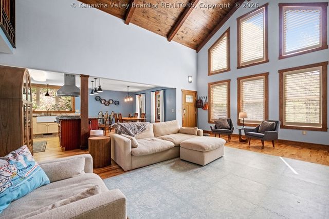 395 Long Branch Road, Charleston, WV 25314