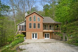 395 Long Branch Road, Charleston, WV 25314