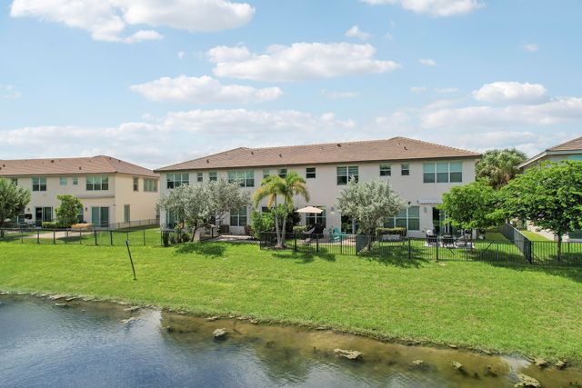 4334 Veleiros Avenue, Deerfield Beach, FL 33064