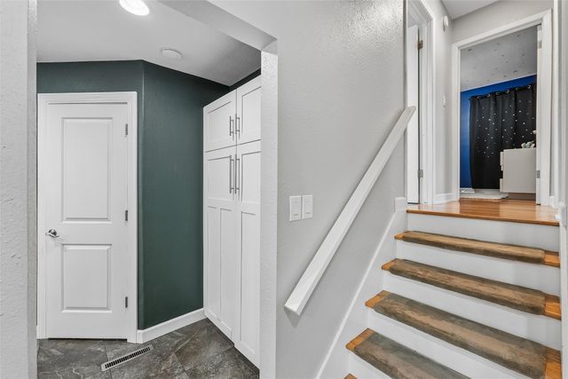 2074 NW 80th Court, Clive, IA 50325