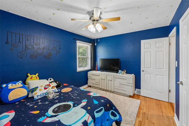 2074 NW 80th Court, Clive, IA 50325