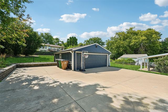 2074 NW 80th Court, Clive, IA 50325