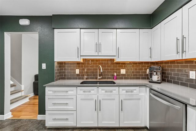 2074 NW 80th Court, Clive, IA 50325