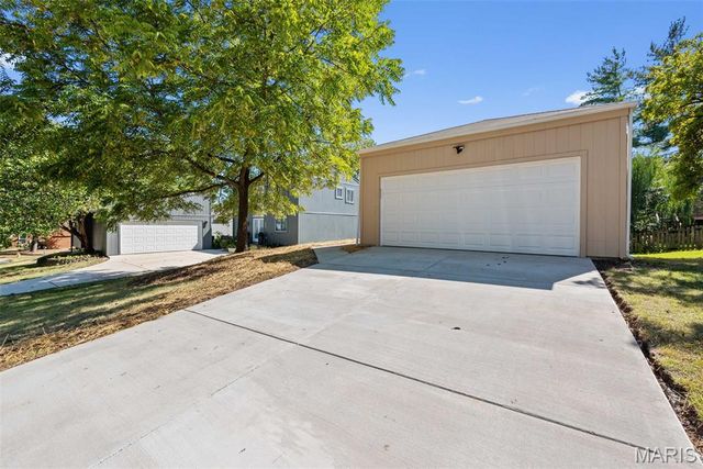 1634 Award Drive, Manchester, MO 63021