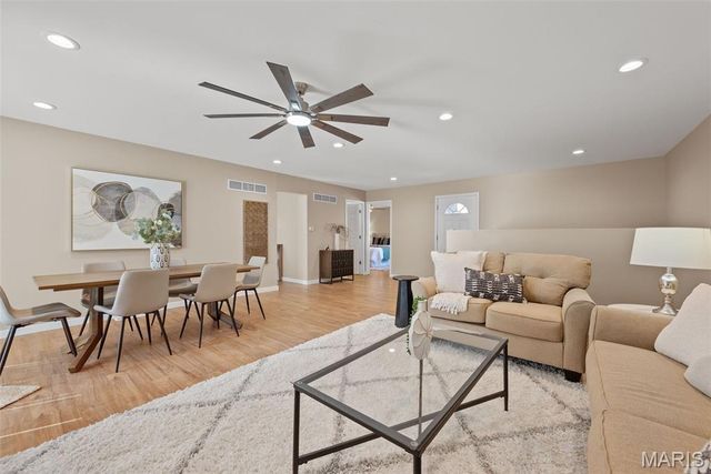 1634 Award Drive, Manchester, MO 63021