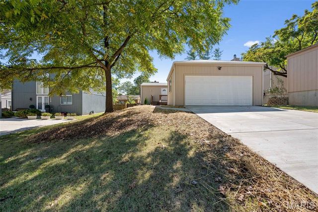 1634 Award Drive, Manchester, MO 63021