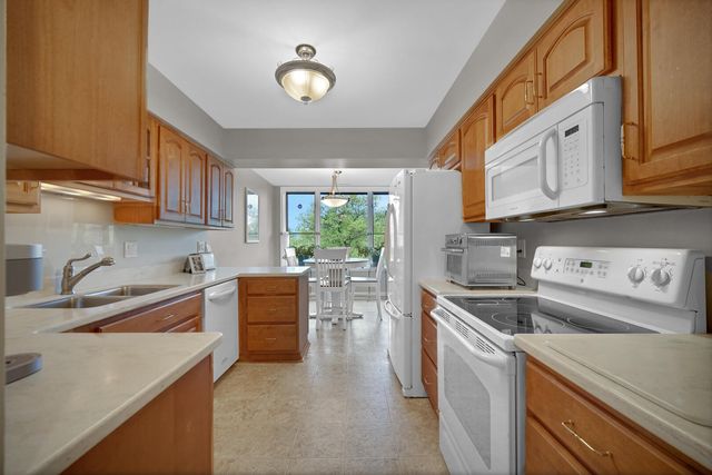 910 Ridge Road 405, Munster, IN 46321