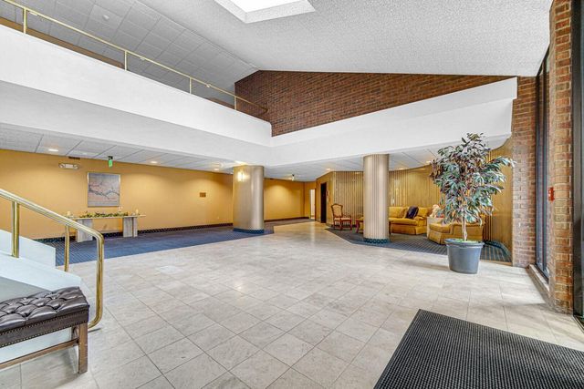 910 Ridge Road 405, Munster, IN 46321