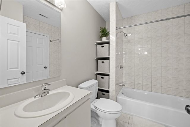48 Regent Circle 48, Brookline, MA 02445