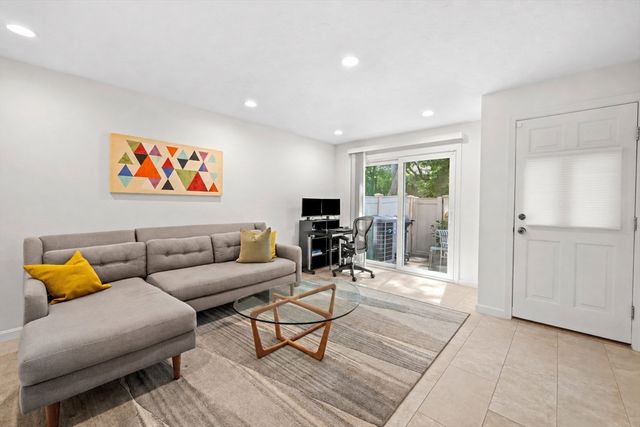 48 Regent Circle 48, Brookline, MA 02445