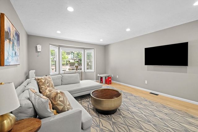 48 Regent Circle 48, Brookline, MA 02445