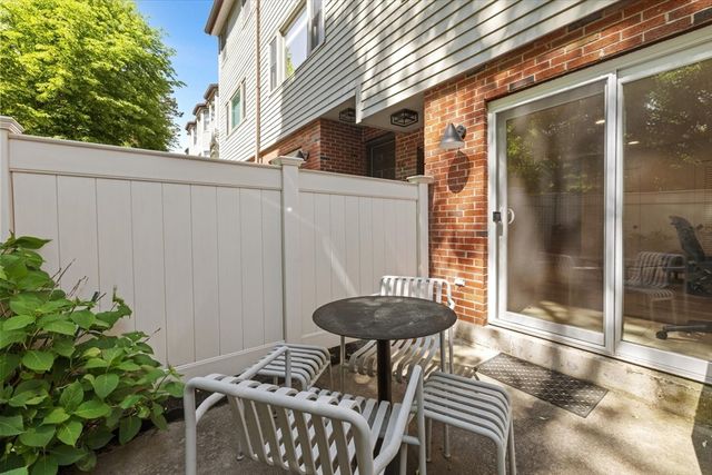48 Regent Circle 48, Brookline, MA 02445