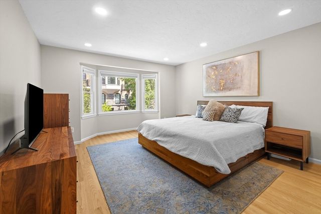48 Regent Circle 48, Brookline, MA 02445