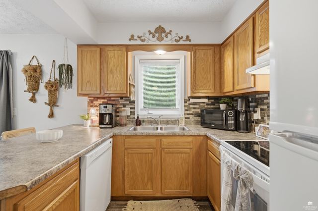 3305-3307 Fairman Circle, Manhattan, KS 66503