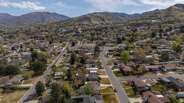 11 E BONNEVILLE DR, Bountiful, UT 84010
