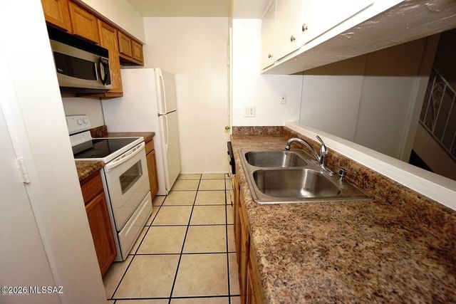 6785 E Calle La Paz Unit B, Tucson, AZ 85715