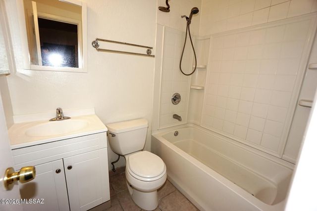 6785 E Calle La Paz Unit B, Tucson, AZ 85715