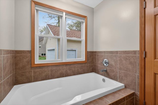 2112 Scenic Hills Drive, Leoni Twp, MI 49201