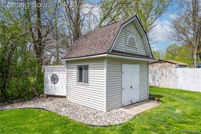 297 Carriage Way, Davison, MI 48423