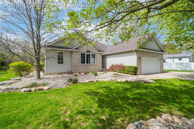 297 Carriage Way, Davison, MI 48423