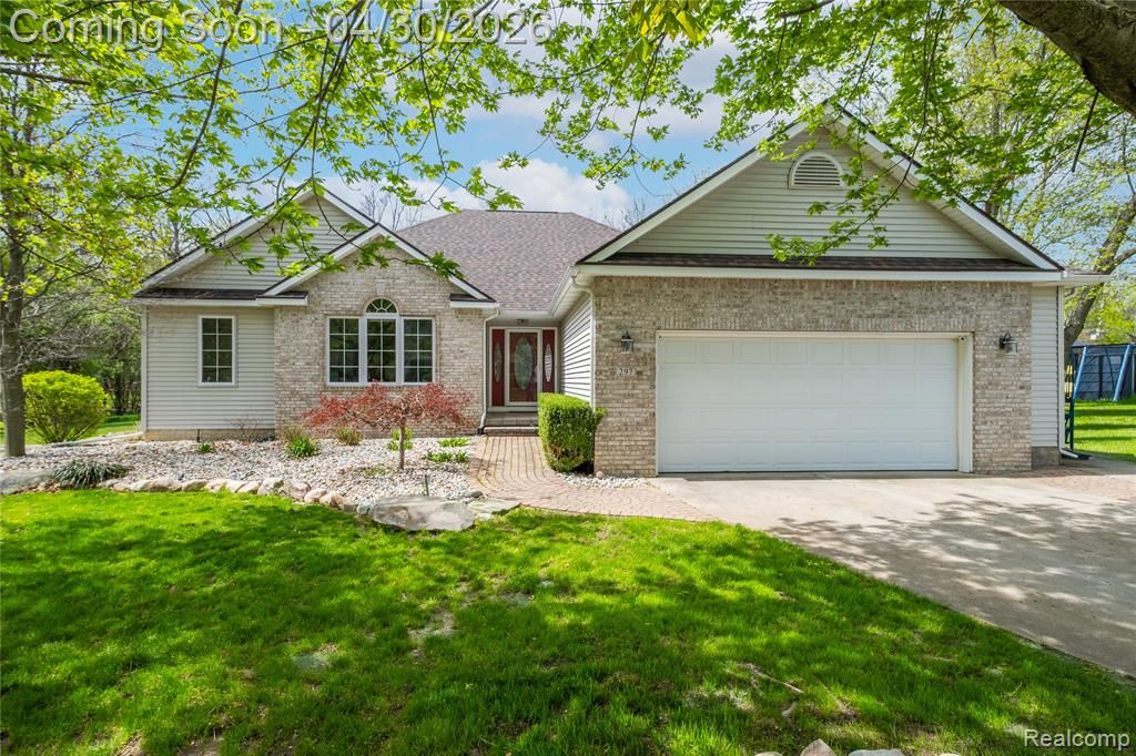 297 Carriage Way, Davison, MI 48423