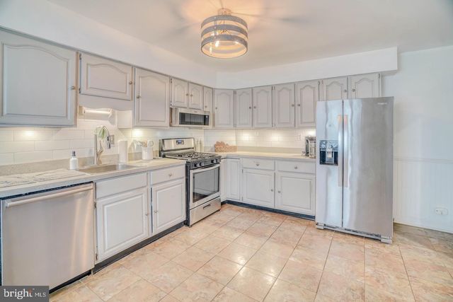 320 HERMITAGE ST, Philadelphia, PA 19128