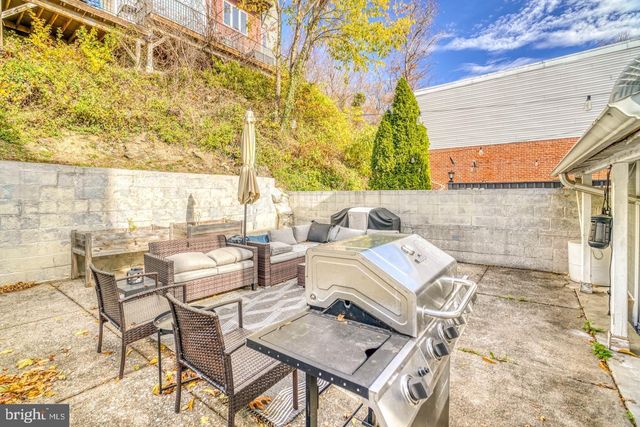 320 HERMITAGE ST, Philadelphia, PA 19128