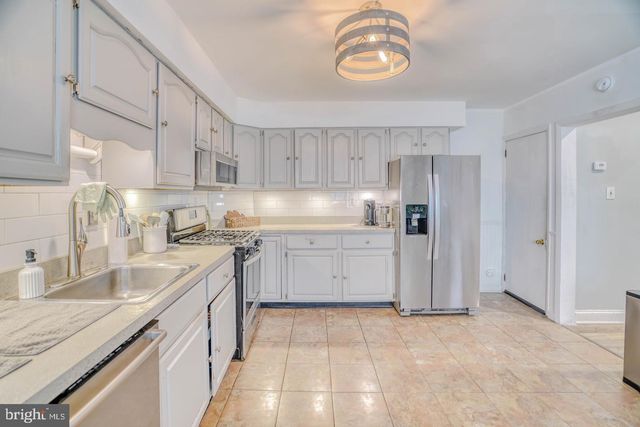 320 HERMITAGE ST, Philadelphia, PA 19128