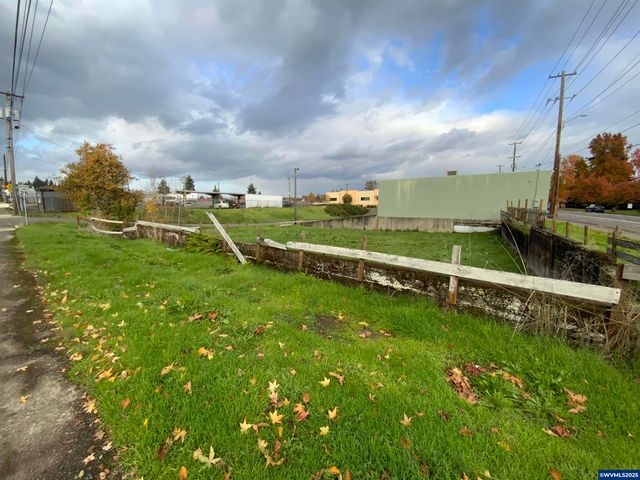 795 Edgewater St NW, Salem, OR 97304