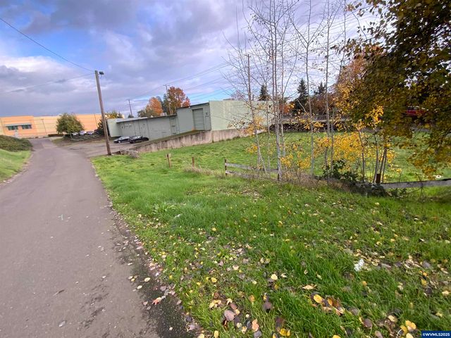 795 Edgewater St NW, Salem, OR 97304