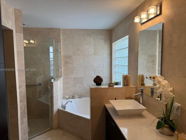 10772 NW 71st St, Doral, FL 33178