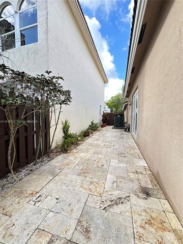 10772 NW 71st St, Doral, FL 33178