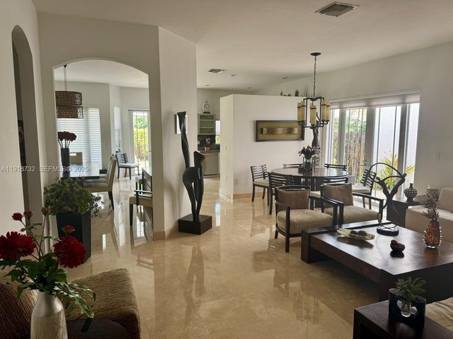 10772 NW 71st St, Doral, FL 33178