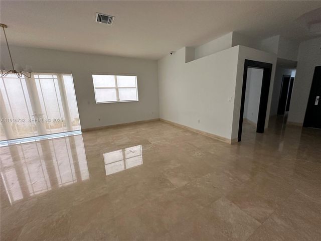 10772 NW 71st St, Doral, FL 33178