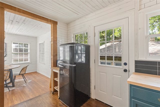 619 N Hampton, Dallas, TX 75208
