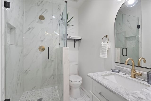 619 N Hampton, Dallas, TX 75208