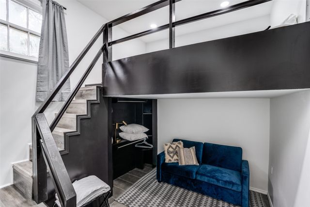 619 N Hampton, Dallas, TX 75208