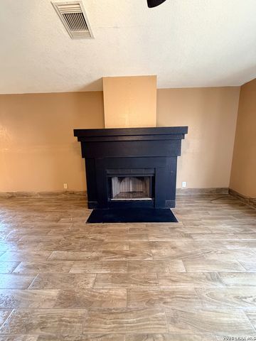 8911 Kenton Briar, San Antonio, TX 78240