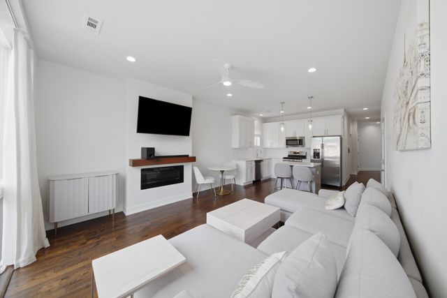 6606 S University Avenue 2, Chicago, IL 60637