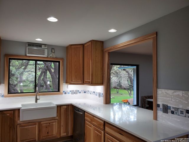 9115 CALLAGHAN RD, San Antonio, TX 78230