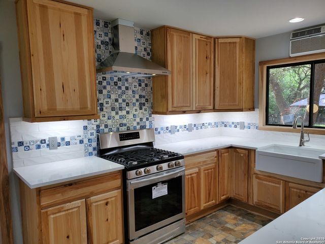9115 CALLAGHAN RD, San Antonio, TX 78230