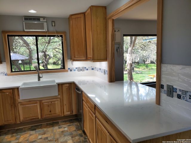 9115 CALLAGHAN RD, San Antonio, TX 78230