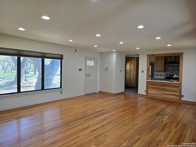 9115 CALLAGHAN RD, San Antonio, TX 78230